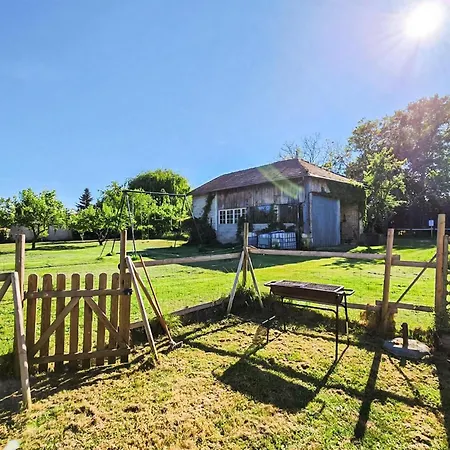Charmante Maison Avec Piscine Сasa de vacaciones Saint-Simon-de-Bordes