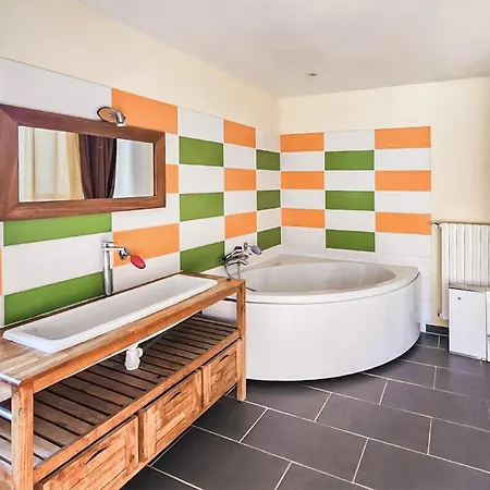 Charmante Maison Avec Piscine *